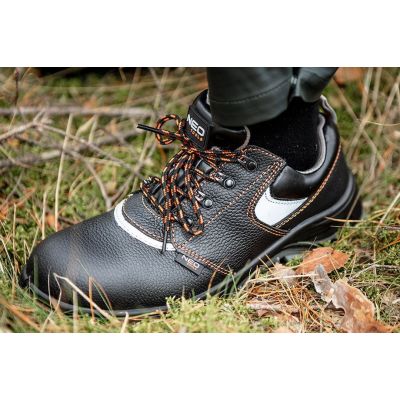 4. NEO tools 82-014 safety shoes