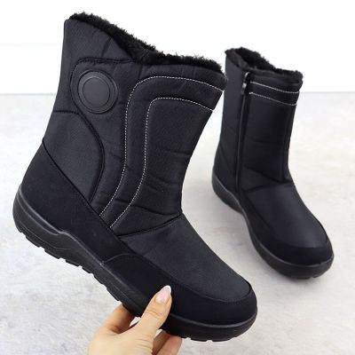 5. Women's flat insulated snow boots, black, Potocki SU33310