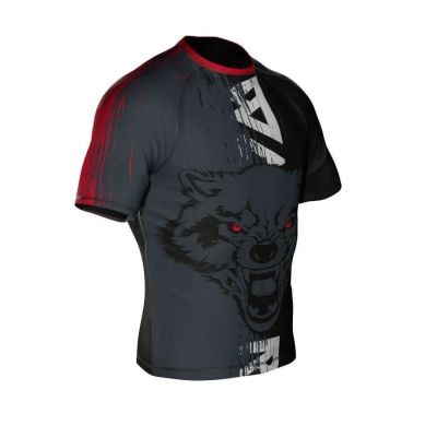 The "Wolf" compression rashguard is made of DBX MORE DRY XL material.