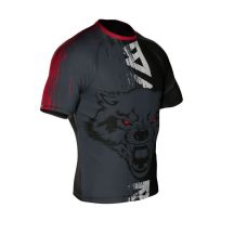 The "Wolf" compression rashguard is made of DBX MORE DRY XL material.