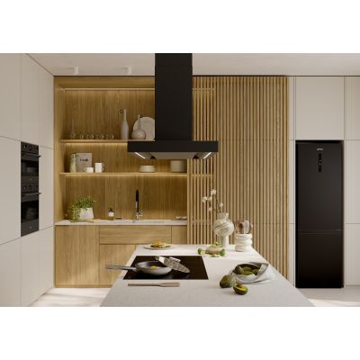 10. Smeg FPF2002CRM frying pan