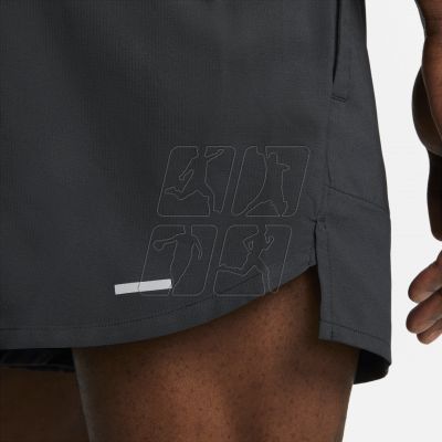 4. Nike Dri-FIT Stride M DM4755-010 Shorts