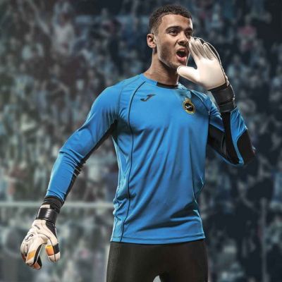 2. Joma Protect Long Sleeve Goalkeeper Jacket 100447.011