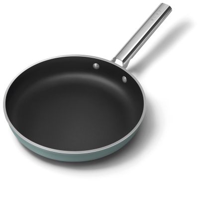 2. Smeg FPF2802CRM Round Universal Frying Pan