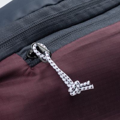 5. Hi-Tec Sequa 92800597692 waist bag