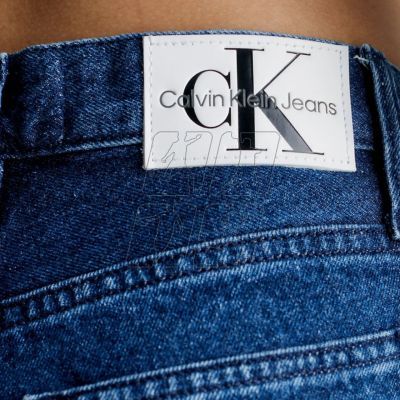 5. Calvin Klein Jeans Mom Fit W jeans 