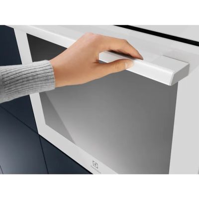 5. ELECTROLUX EOF3H40BW Oven