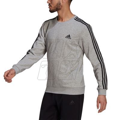 9. Adidas Essentials Sweatshirt M GK9101