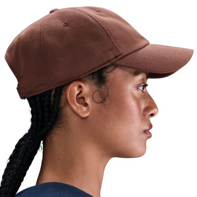 4. Nike Club Cap Brown FZ5698 265