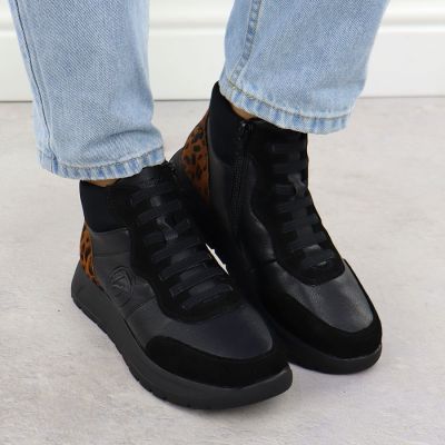 7. Women's leather ankle boots on a black platform Rieker Remonte D2V70-03