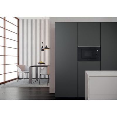16. Whirlpool WMF201G microwave oven