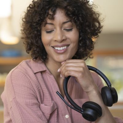 138. POLY Voyager 4320 USB-A Headset + BT700 Adapter