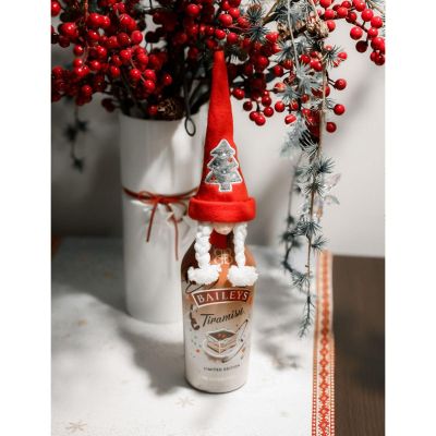 4. CHRISTMAS DECORATION MRS. CLAUS BOTTLE COVER CUTLERY NAPKINS