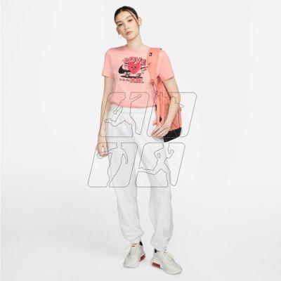 7. Nike Sportswear W DN5878 697 T-shirt