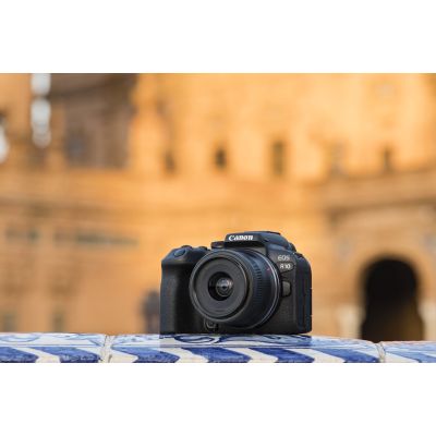 4. Canon EOS R10 + RF-S 18-150mm IS STM Mirrorless Camera 24.2 MP CMOS 6000 x 4000 px Black