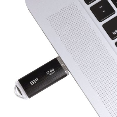 3. Pendrive Silicon Power Blaze B02 32GB USB 3.1 black (SP032GBUF3B02V1K)