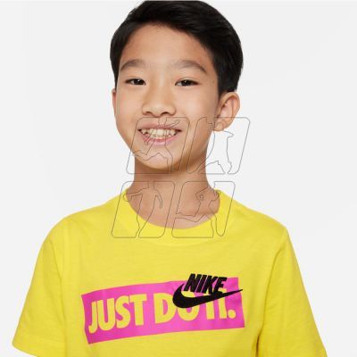 4. T-shirt Nike Sportswear Jr. DX9505-731