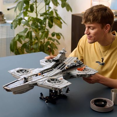 15. LEGO Marvel Super Heroes 76354 - SHIELD Helicarrier