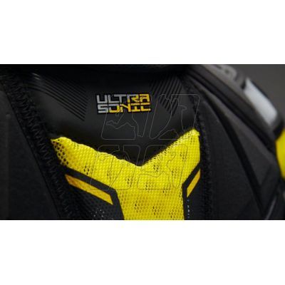 3. Bauer Ultrasonic Int M 1058491 hockey shoulder pads