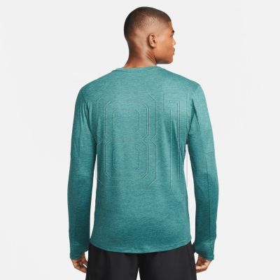 8. T-shirt Nike Dri-FIT Element M DD4754-309