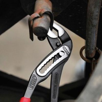 6. Knipex 88 01 300 Pipe Pliers