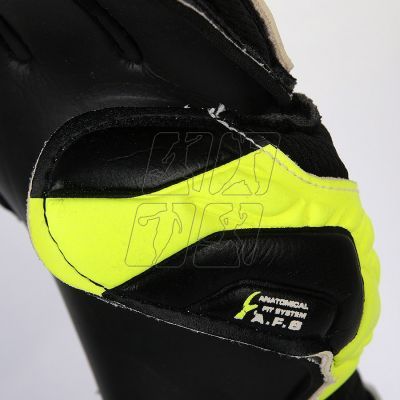 5. Goalkeeper gloves Select 44 Flexi Save 6060207515