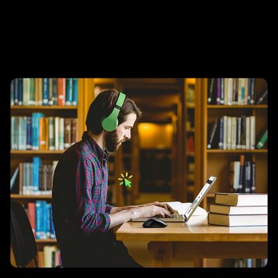 8. Ugreen Wireless Ergonomic Optical Mouse - Black