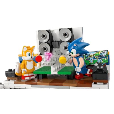 5. LEGO Sonic 77006 Sonic and Special Mission Vehicle