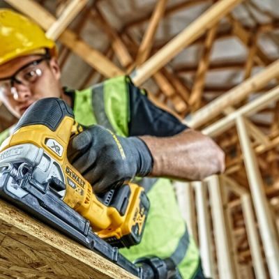 2. 18V cordless jigsaw DCS334N-XJ DEWALT