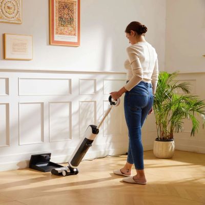 13. UWANT D100 17000Pa Upright Vacuum Cleaner with Mopping Function and Charging Station - White
