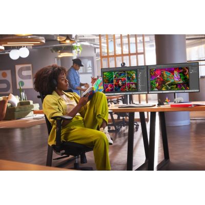 12. POLY Voyager Surround 85 UC USB-C Headset + USB-C/A Adapter + Charging Stand