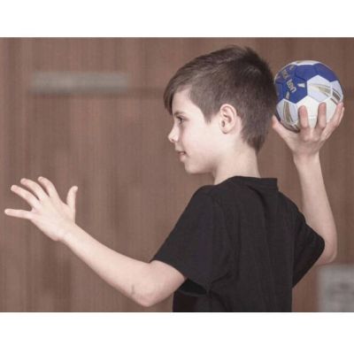 3. Molten C7 H0C3500-BW Handball Ball