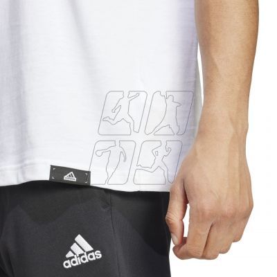 6. T-shirt adidas Tech Linear Graphic M IW2690