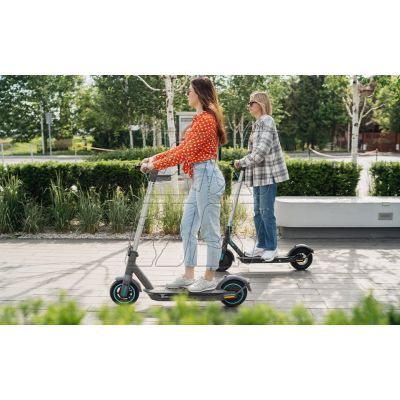 10. Motus Electric Scooter Scooty 10 2022