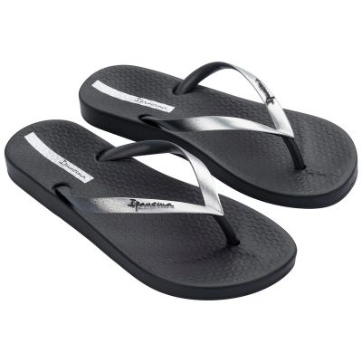 2. Ipanema Anat Women’s Flip-Flops – Stylish and Comfortable for the Beach and Pool