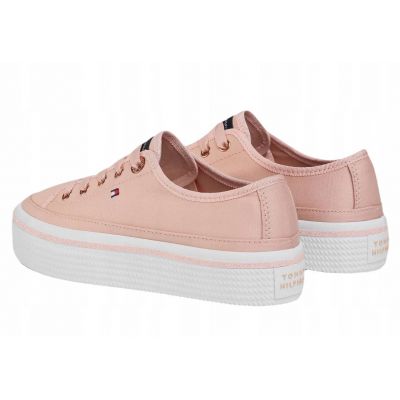 2. Tommy Hilfiger Glitter Detail Flatform Sneaker W FW0FW05013