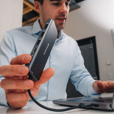 13. Verbatim CMH-14 USB Type-C Adapter 5000 Mbit/s Silver