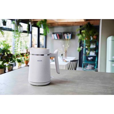 70. PHILIPS HD 9365/10 electric kettle