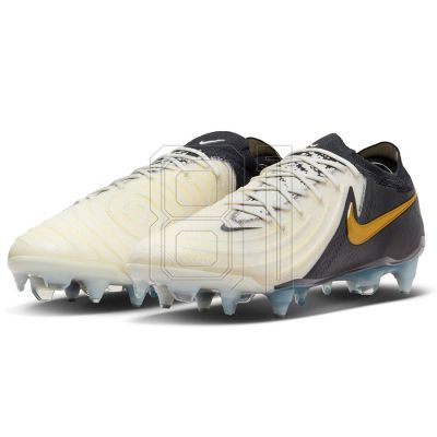 10. Nike Phantom GX II Elite SG M FJ2586-100 football boots