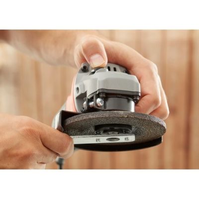 3. Black & Decker BEG010 Angle Grinder 11.5 cm 12000 RPM 710 W 1.7 g
