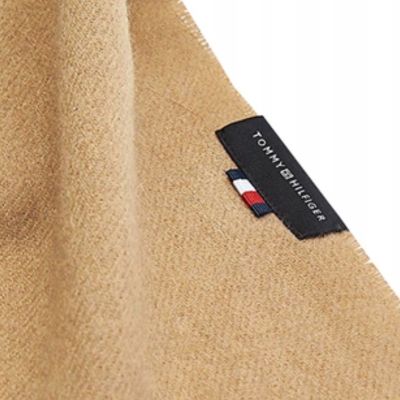 10. Tommy Hilfiger Uptown Wool Scarf M AM0AM07888