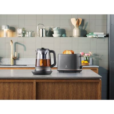 5. ELECTROLUX E7GK1-8BP Kettle