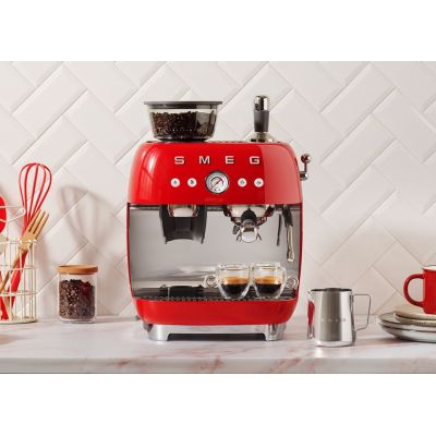 28. Smeg EGF03RDEU coffee machine Manual espresso machine 2.4 l