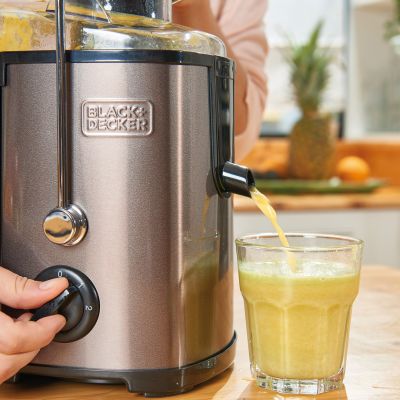 9. Black+Decker BXJE600E Juicer (600W; black)