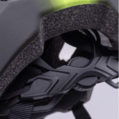5. Hi-Tec Ivaar Jr 92800664411 Bicycle Helmet