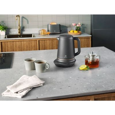 13. ELECTROLUX E7K1-6BP kettle