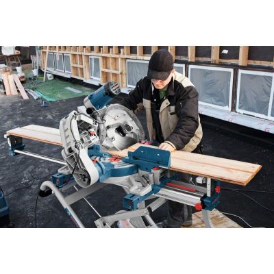 2. 2000 W GCM 12GDL BOSCH Mitre Saw