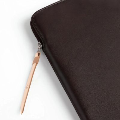 8. Tech-Protect Fleece Laptop Bag 13-14" - Brown
