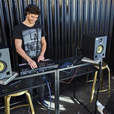 20. Hercules DJControl Inpulse 500 - 2-channel DJ controller