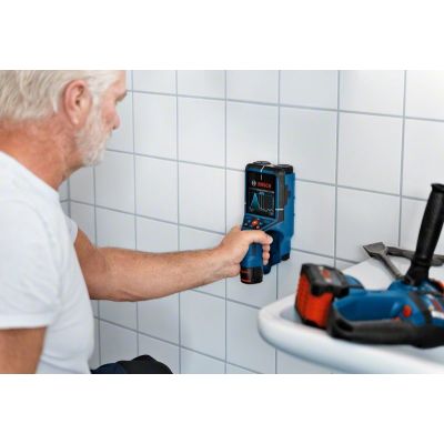 6. Bosch Wallscanner D-tect 200 C Professional digital multidecoder